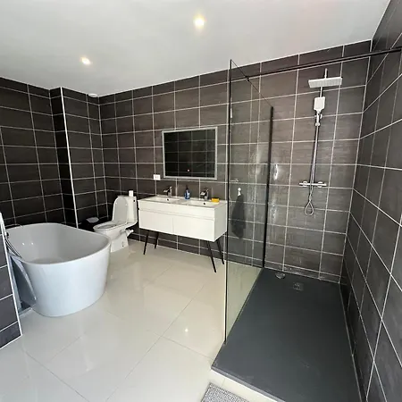 Maison Individuelle A 8 Minutes D'ouistreham, Quartier Calme, Transports En Commun Tram & Bus, Commerces De Proximites