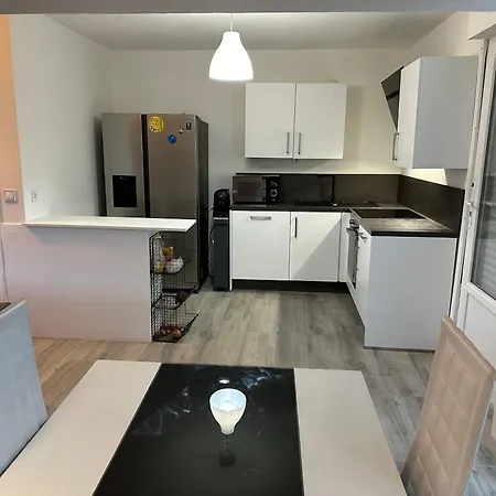 Maison Individuelle A 8 Minutes D'ouistreham, Quartier Calme, Transports En Commun Tram & Bus, Commerces De Proximites Villa