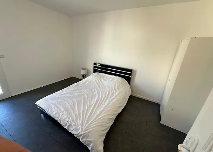 Maison Individuelle A 8 Minutes D'ouistreham, Quartier Calme, Transports En Commun Tram & Bus, Commerces De Proximites Βίλα *