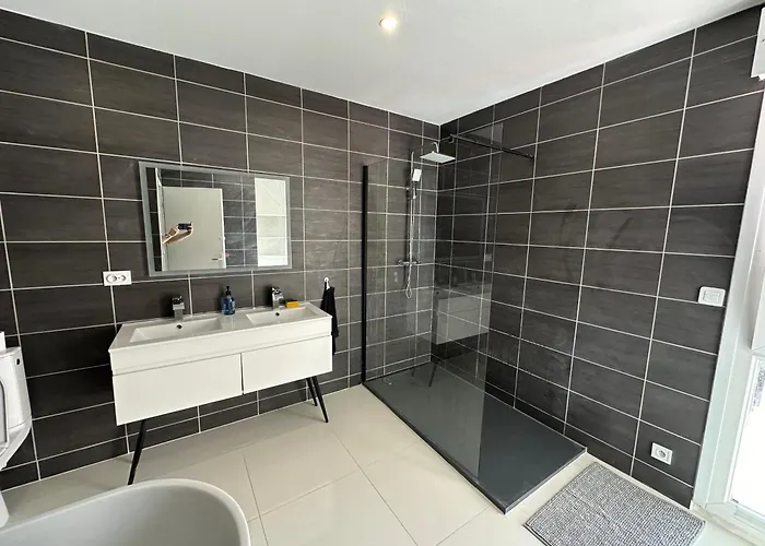 Maison Individuelle A 8 Minutes D'ouistreham, Quartier Calme, Transports En Commun Tram & Bus, Commerces De Proximites * Hérouville-Saint-Clair